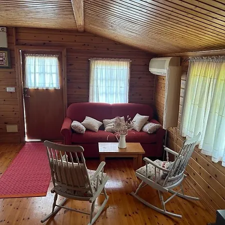 Holiday home La Casuca De Madera De Labarces